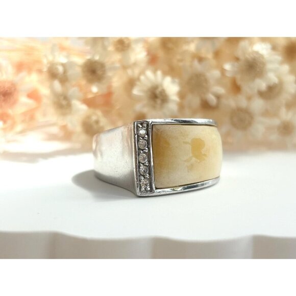 Vintage Silver and Cream Ring - Picture 9 of 10